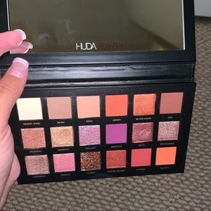HUDA Beauty Desert Dusk palette